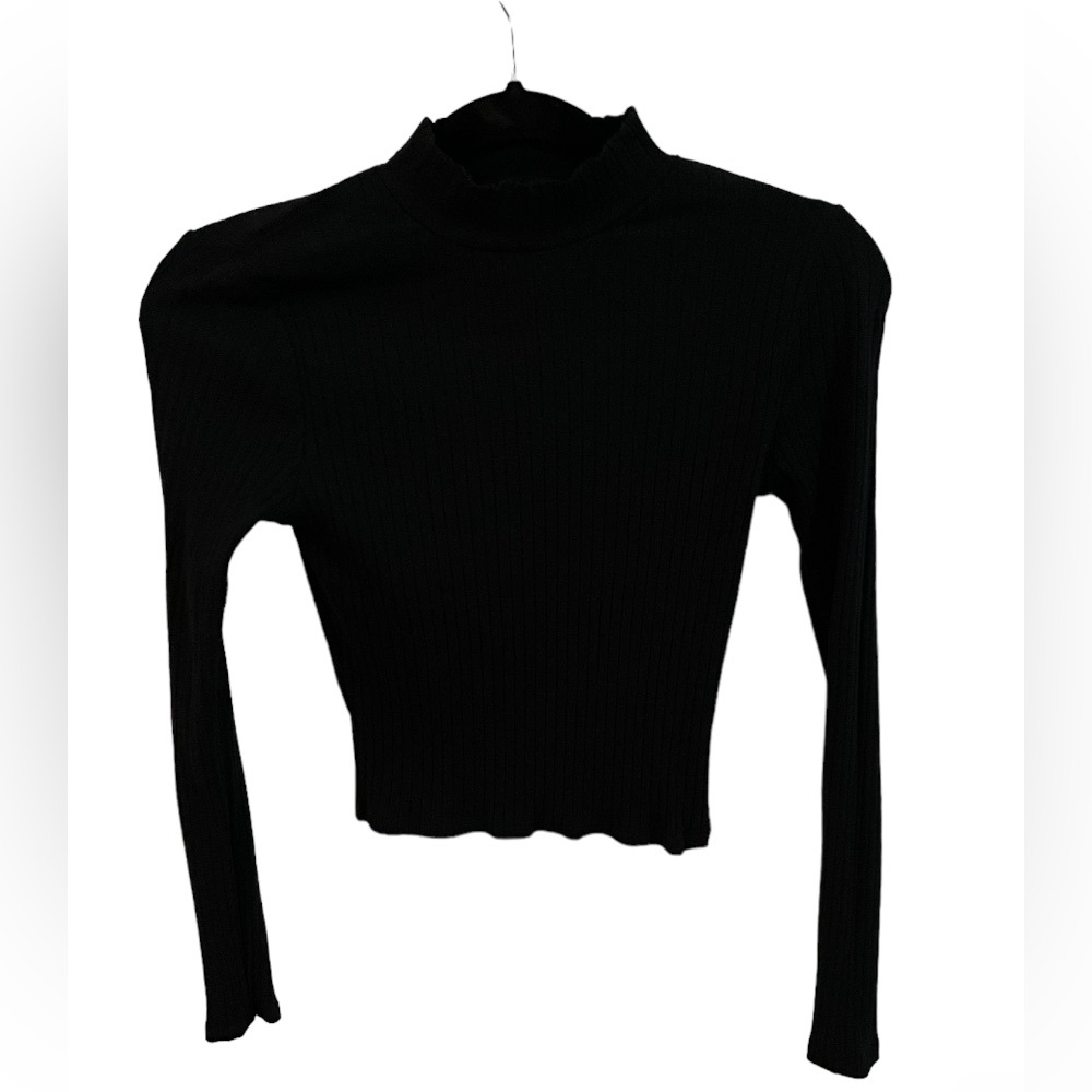 Black long sleeve crop top